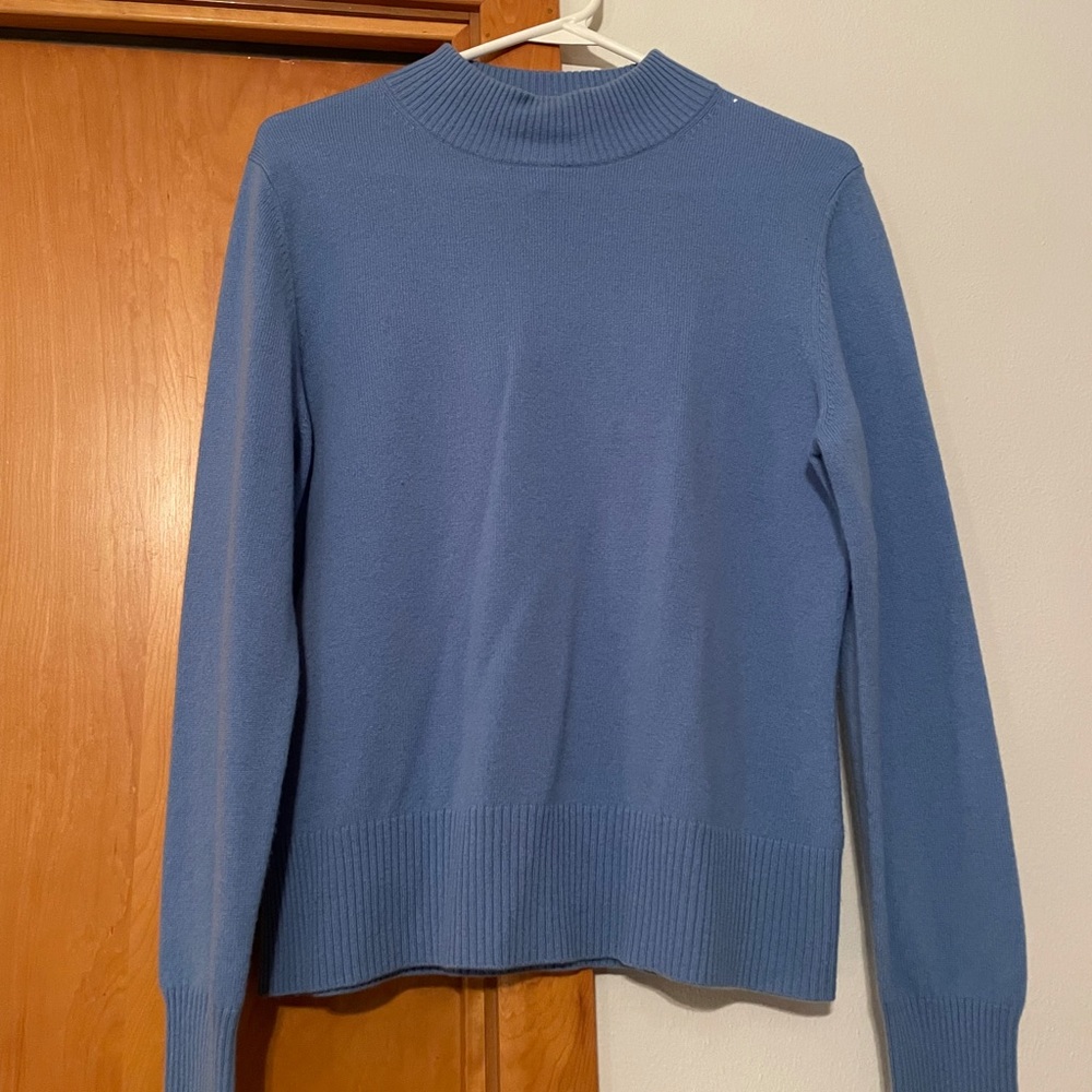 100% Cashmere Light Blue Sweather “Investments Fine Cashmere” used good cndition
